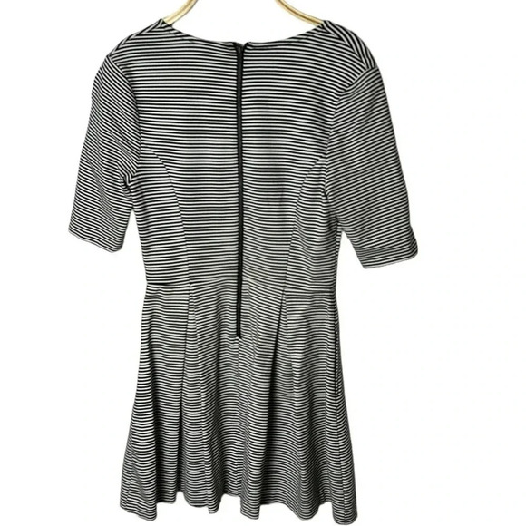 Guess dress ,women S. Black & White striped,fit & flare,pleats,V-neck,classic,EC - Picture 8 of 15